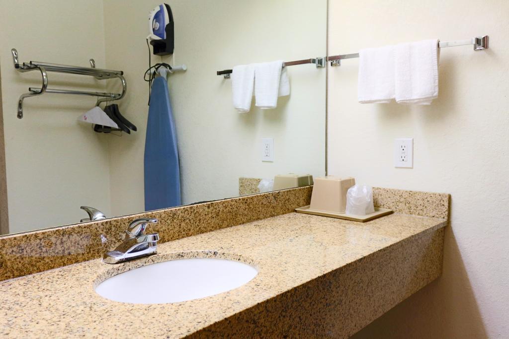 The Symphony Inn & Suites Х'юстон Номер фото