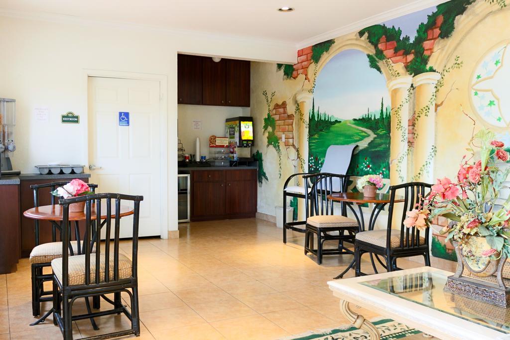 The Symphony Inn & Suites Х'юстон Екстер'єр фото